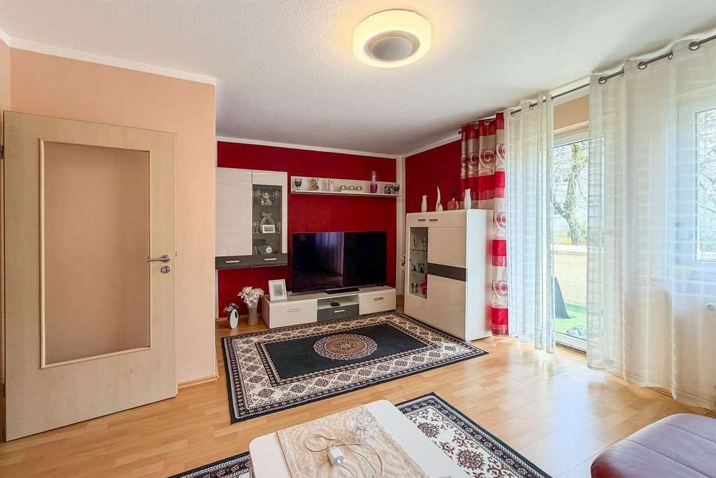 Immobilie in Hermeskeil - Hermeskeil: Gepflegte 3ZKB-Wohnung mit Balkon, Kellerraum, Gartenanteil zzgl. Garage in Ortsrandlage - Bild 1