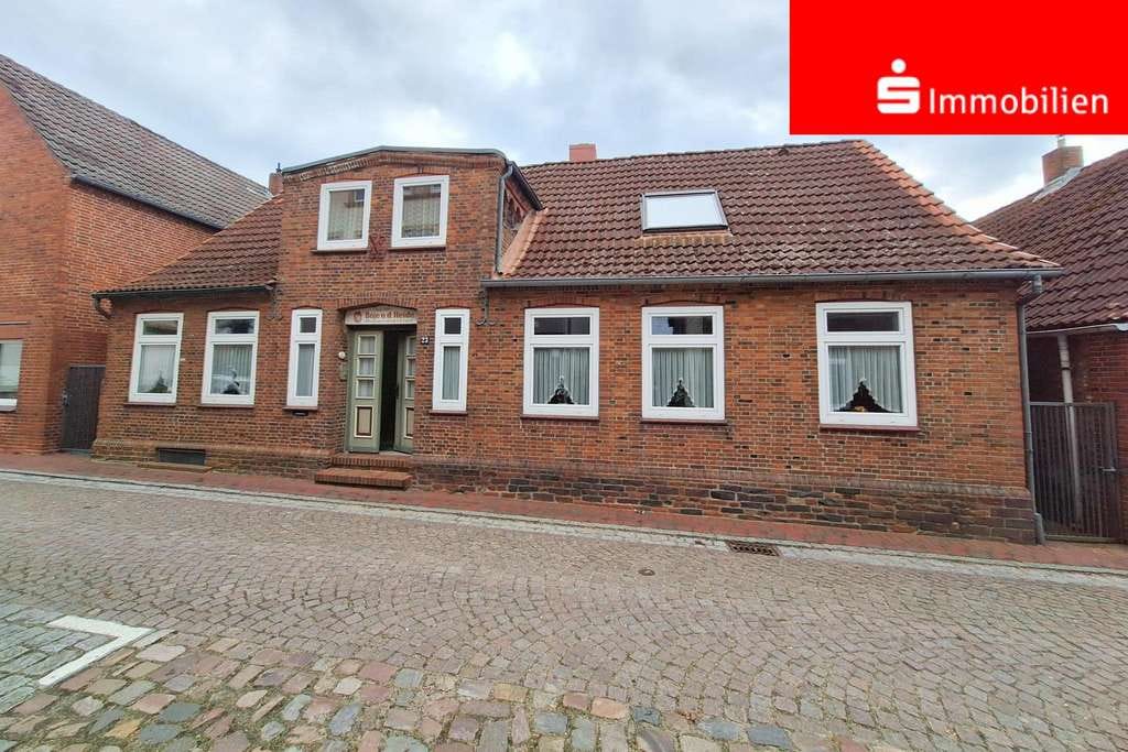 Immobilie in Meldorf - Wohn und Geschäftshaus mit 2 weiteren Gebäude - Bild 0