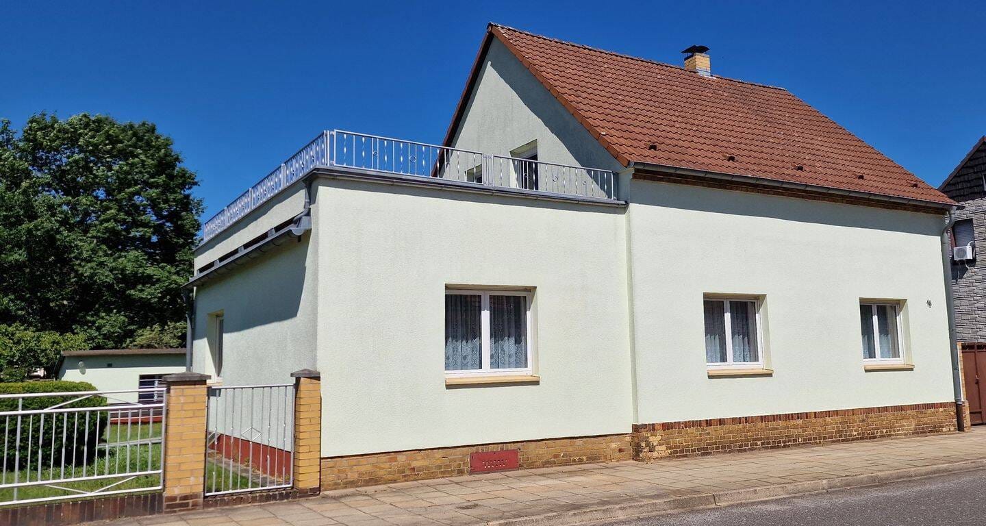 Immobilie in Lauchhammer - Brauchen Sie etwas mehr Platz?  Großes Einfamilienhaus mit schönem Grundstück im Zentrum von Lauchhammer - Bild 1