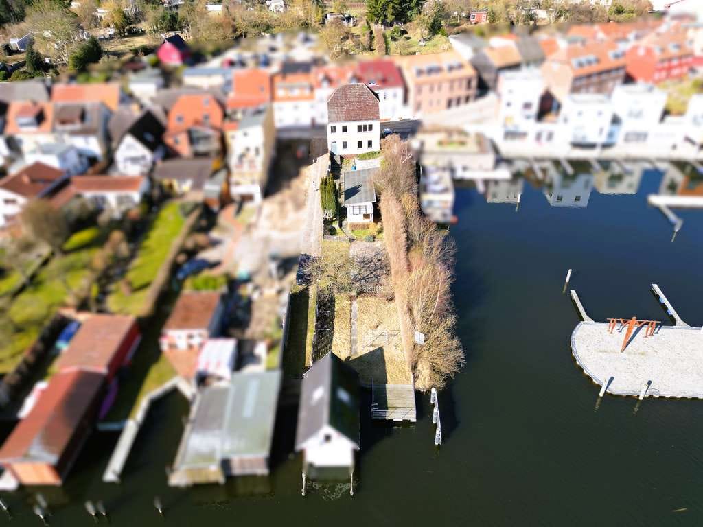 Immobilie in Malchow - Exklusives Seegrundstück am Malchower Stadthafen mit Steg und großem Entwicklungspotenzial - Bild 0
