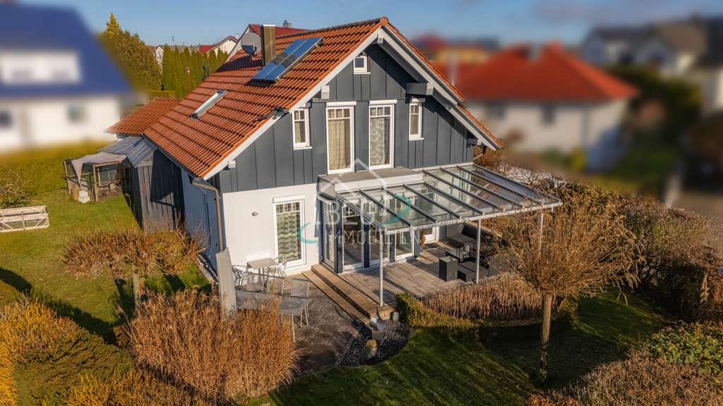 Immobilie in Stimpfach - Familienfreundliches Einfamilienhaus  mit Garten, Terrasse und Doppelgarage - Bild 3