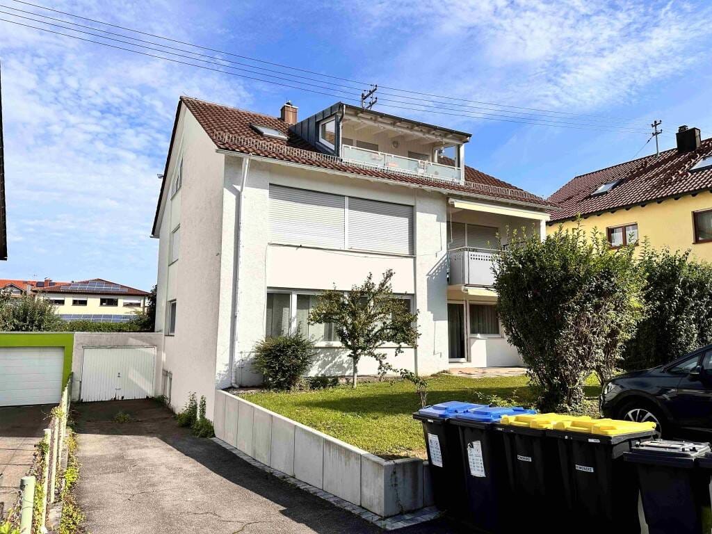 Immobilie in Leutenbach - Dreifamilienhaus in guter Lage von Leutenbach-Nellmersbach, eine Wohnung frei. - Bild 1