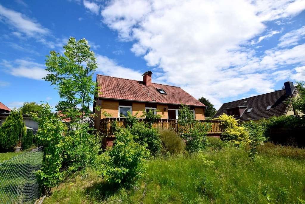 Immobilie in Börßum - Freistehendes Einfamilienhaus zum Modernisieren mit 5 Zimmern, Garage + Vollkeller ... - Bild 1