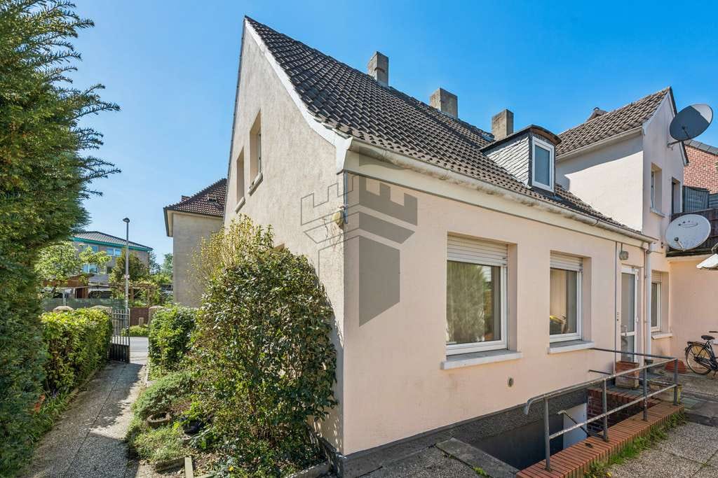 Immobilie in Rheine - RHEINE: Zweifamilienhaus in Wietesch/Schleupe – Sanierungschance für Handwerker und Investoren - Bild 1
