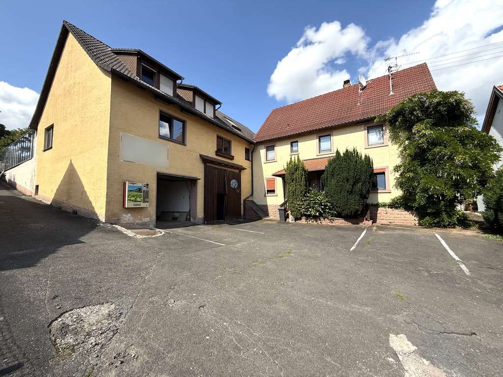 Immobilie in Wertheim - Zweifamilienhaus mit großem Grundstück - Bild 0