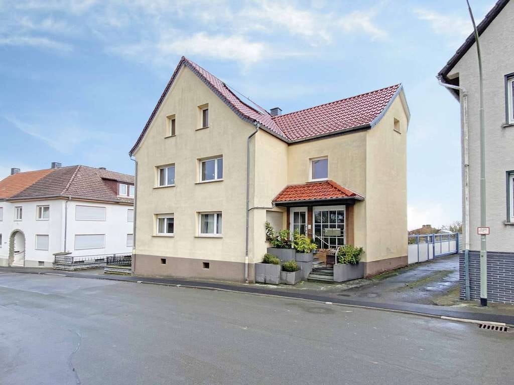 Immobilie in Pohlheim - Elegantes Zweifamilienhaus mit großzügigem Wohnkonzept - Bild 1