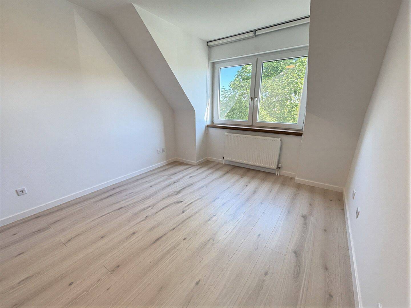 Immobilie in Röttenbach - Modernisierte 2-Zimmer-Wohnung mit zusätzlichem Spitzboden und Stellplatz - Bild 2