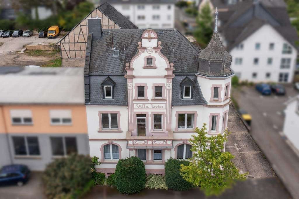 Immobilie in Altweidelbach - Villa Luise · Historisches Mehrfamilienhaus mit riesigem Bauplatz und mehreren Nebengebäuden - Bild 3