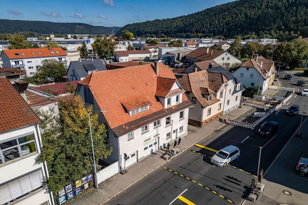 Immobilie in Tuttlingen - Zweifamilien- und Geschäftshaus mit Werkstatt – vielseitig nutzbar für Wohnen und Gewerbe - Bild 1