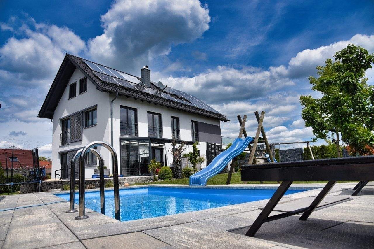 Immobilie in Oberschönegg - Großzügiges Anwesen mit 2 Wohneinheiten, Pool & Traumgrundstück - seltene Gelegenheit im Allgäu - Bild 2
