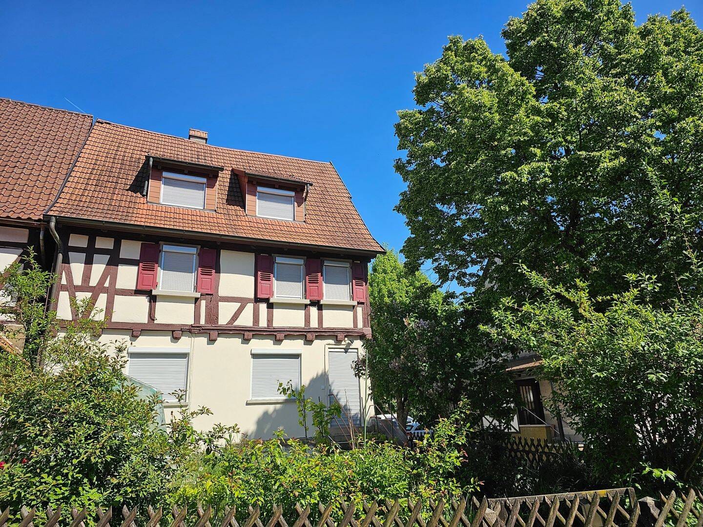 Immobilie in Ötisheim - Ein Ensemble aus zwei Häusern, historisches Fachwerk und modernes EFH mit Doppelgarage im Ortskern von Ötisheim - Bild 4