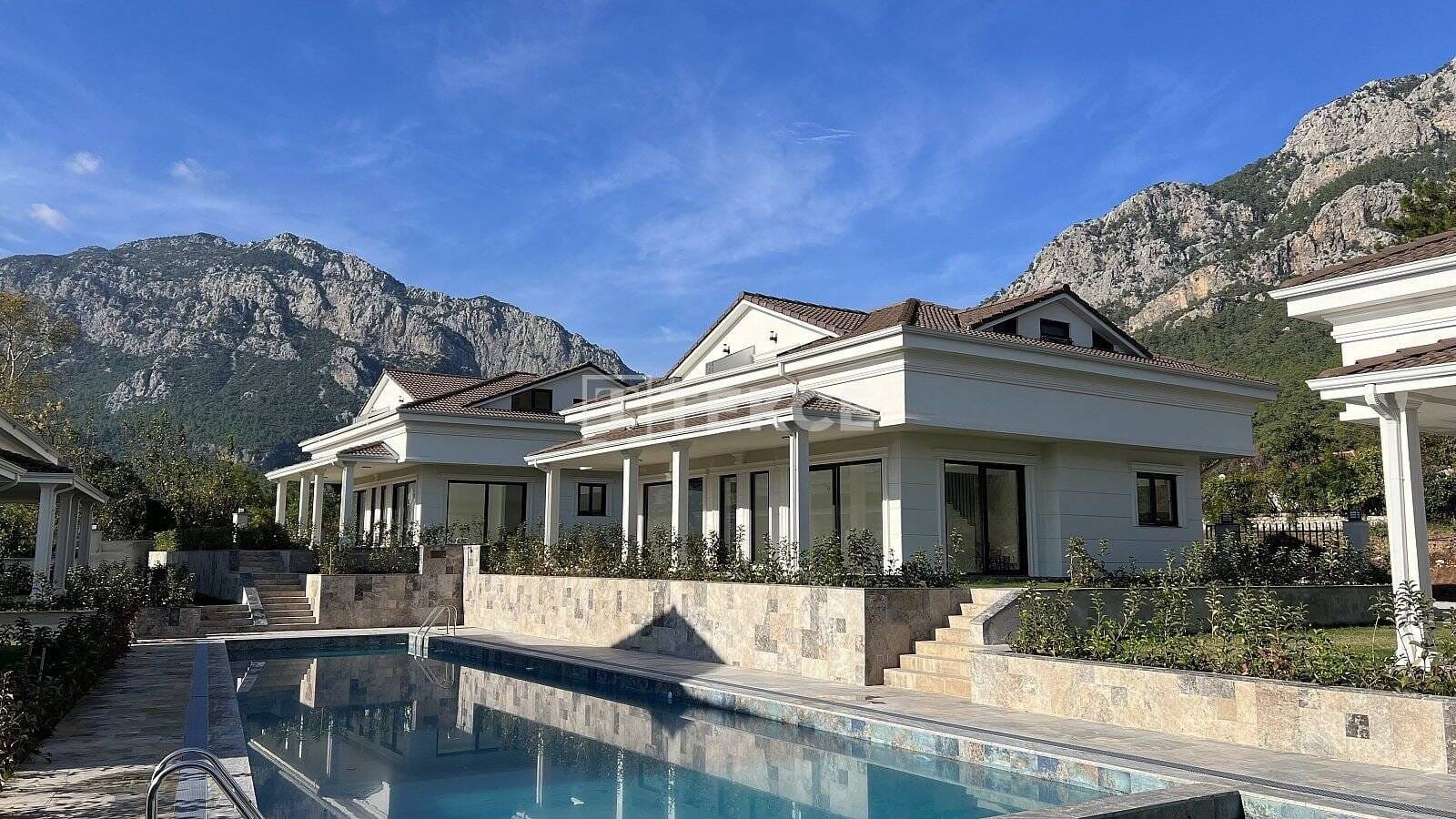 Immobilie in Berga/Elster - Villen mit Bergblick in der Nähe der Annehmlichkeiten in Antalya Kemer - Bild 1
