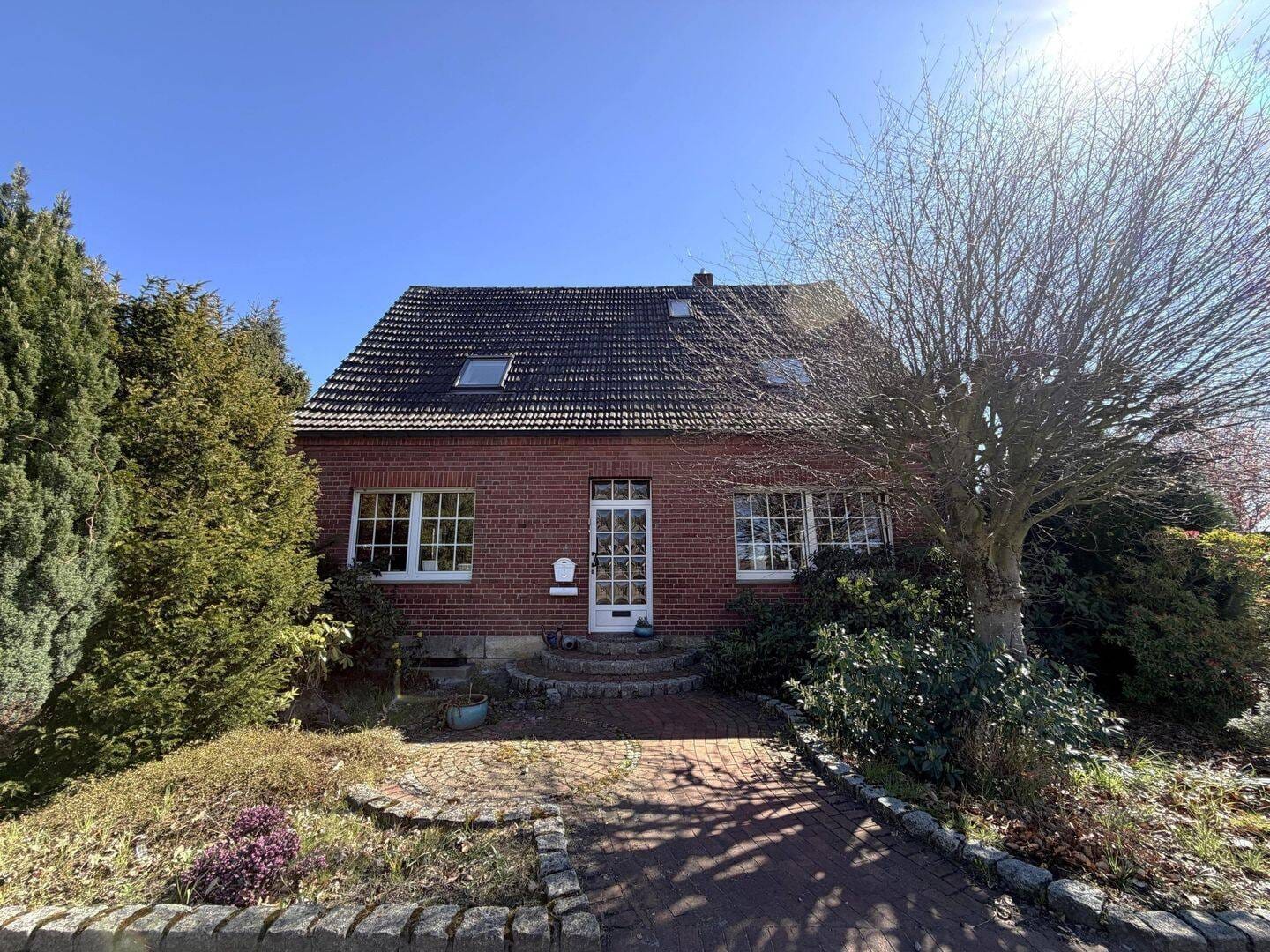 Immobilie in Emsdetten - Zuhause mit Charakter - viel Platz und Potenzial auf großzügigem Grundstück - Bild 1