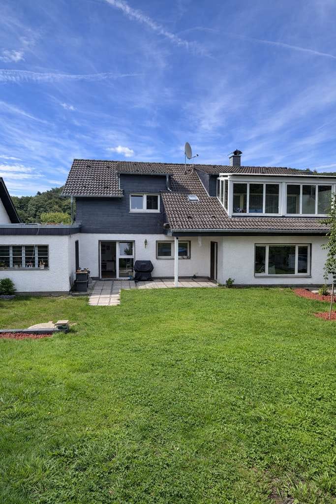 Immobilie in Overath - Mehrfamilienhaus mit großem Grundstück – vielseitiges Potenzial - Provisionsfrei! - Bild 0