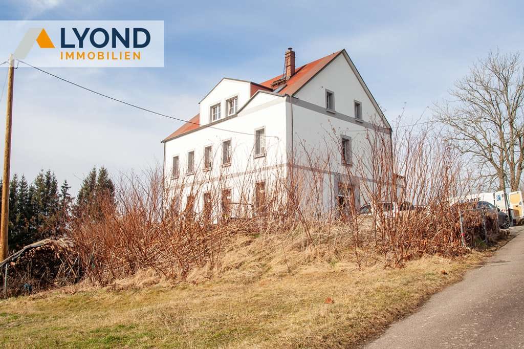Immobilie in Wechselburg - Charmantes Mehrfamilienhaus mit 4 Wohneinheiten und großem Grundstück - Bild 0