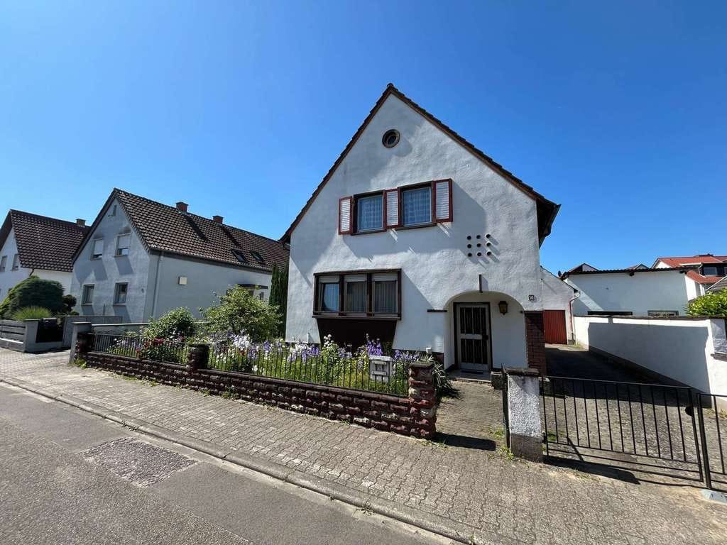 Immobilie in Römerberg - Charmantes Einfamilienhaus mit großem Garten und vielfältigen Möglichkeiten - Bild 0