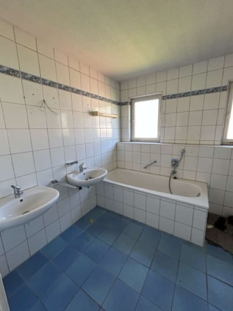 Immobilie in Pliezhausen - Sanierungsobjekt oder traumhaftes Baugrundstück in ruhiger Zentrumslage - Bild 4