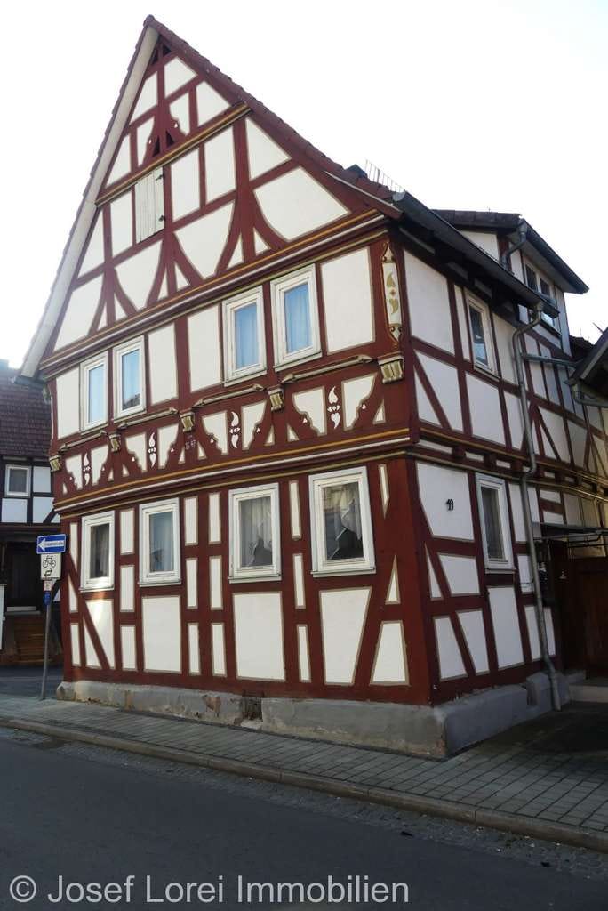 Immobilie in Schlitz - Denkmalgeschütztes Einfamilienhaus im Zentrum von 36110 Schlitz - Bild 2