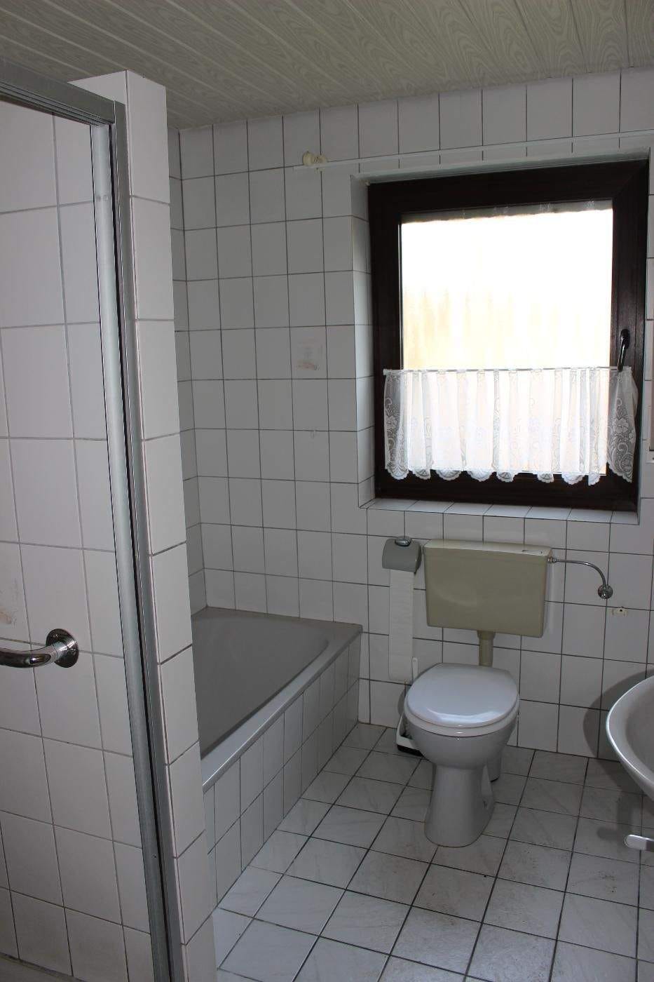Immobilie in Moormerland - Freistehendes Einfamilienhaus mit 6 Zimmern und großem Grundstück in 26802 Moormerland - Warsingsfehn - Bild 4