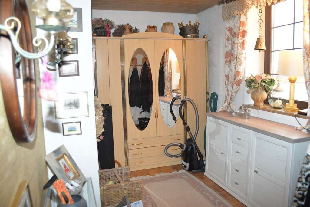 Immobilie in Niedernhall - Einziehen und wohlfühlen!
Großzügiges 1-Fam.-Wohnhaus mit Garage in Stadtlage - Bild 4