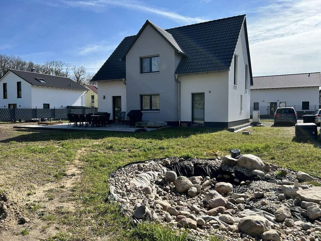 Immobilie in Zörbig - Modernes Traumhaus mit großem Grundstück, hochwertiger Küche & Top-Energieeffizienz A+ zu verkaufen! - Bild 1