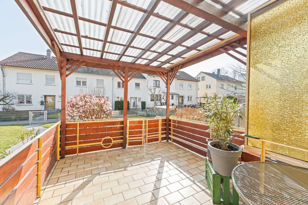 Immobilie in Unterensingen - Gepflegtes Reihenmittelhaus mit Einzelgarage in ruhiger Lage von Unterensingen - Bild 3