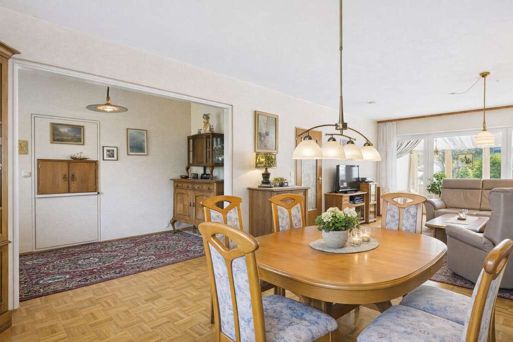 Immobilie in Rottweil - Rottweil: Helles Reihenmittelhaus mit Einliegerwohnung, Garage und großem Garten - Bild 2