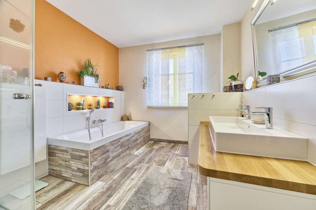 Immobilie in Weisenheim am Berg - Ihr besonderes Schmuckstück: Stilvoll saniertes Wohnhaus mit ausgestattetem Gastronomiebereich - Bild 3
