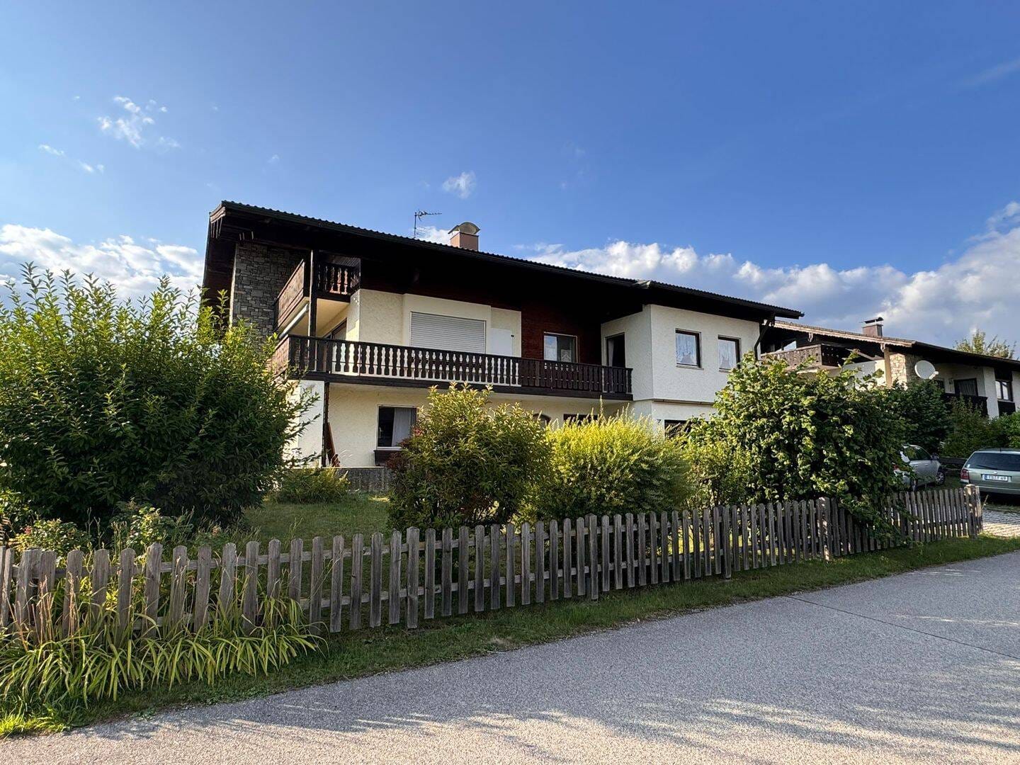 Immobilie in Nußdorf - Großzügiges Hanghaus mit traumhaftem Bergblick – ruhige Lage bei Traunstein, viel Potenzial  im Angebotsverfahren - Bild 0