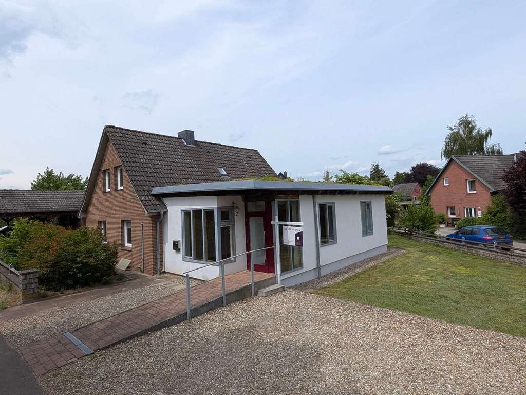 Immobilie in Berkenthin - Einfamilienhaus mit Architektenanbau aus 2012/13 - Bild 2