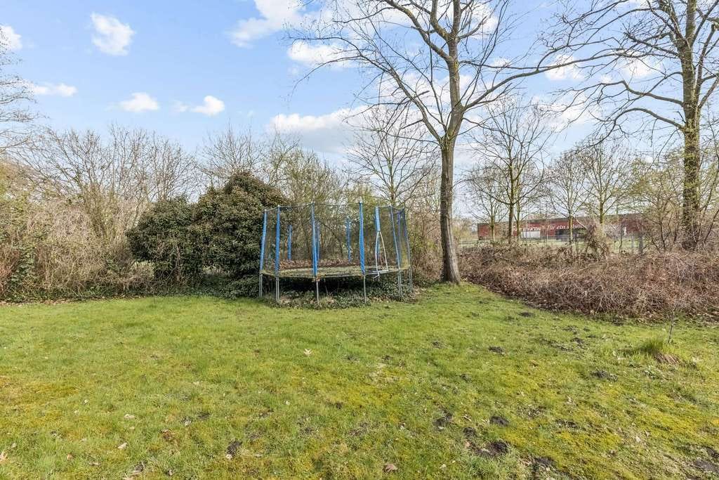 Immobilie in Rietberg - Solides Mehrfamilienhaus mit großem Grundstück in Rietberg – attraktive Kapitalanlage mit Potenzial - Bild 1