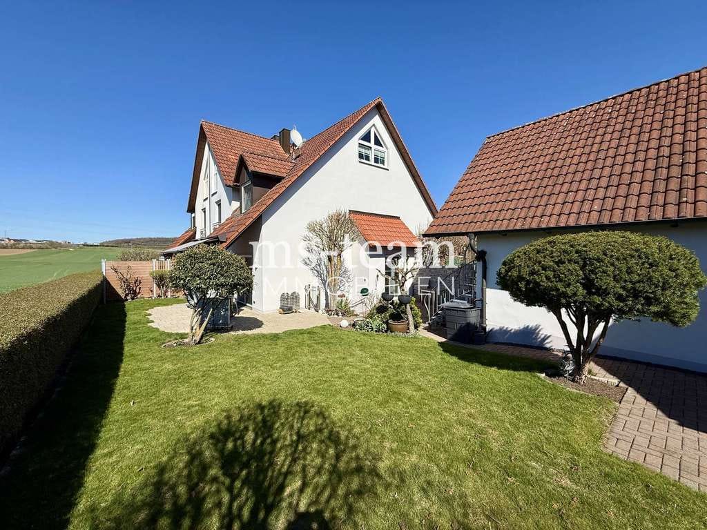 Immobilie in Kümmersbruck - Wohntraum für die Familie: Großzügige Doppelhaushälfte mit wunderschönem Garten - Bild 1