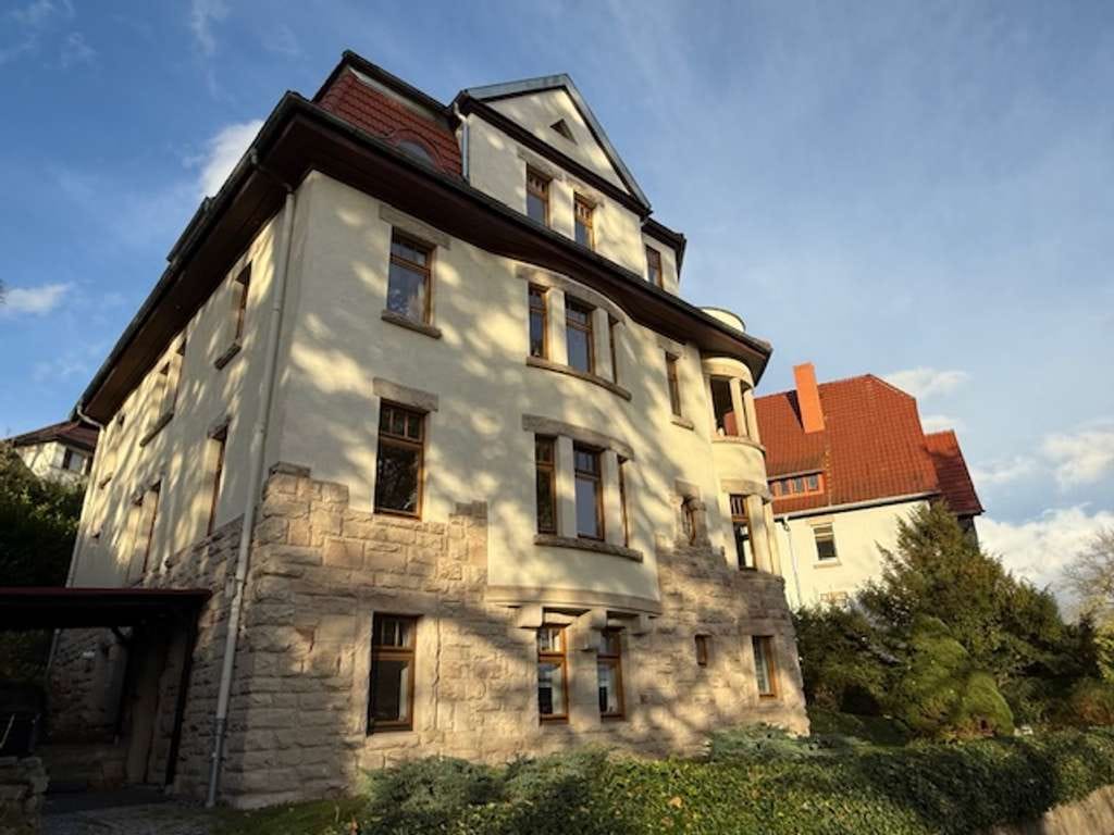 Immobilie in Schmalkalden - Stadtvilla ! 4 Wohneinheiten - 1 DG Wohnung mit 180qm leerstehend ! - Bild 2