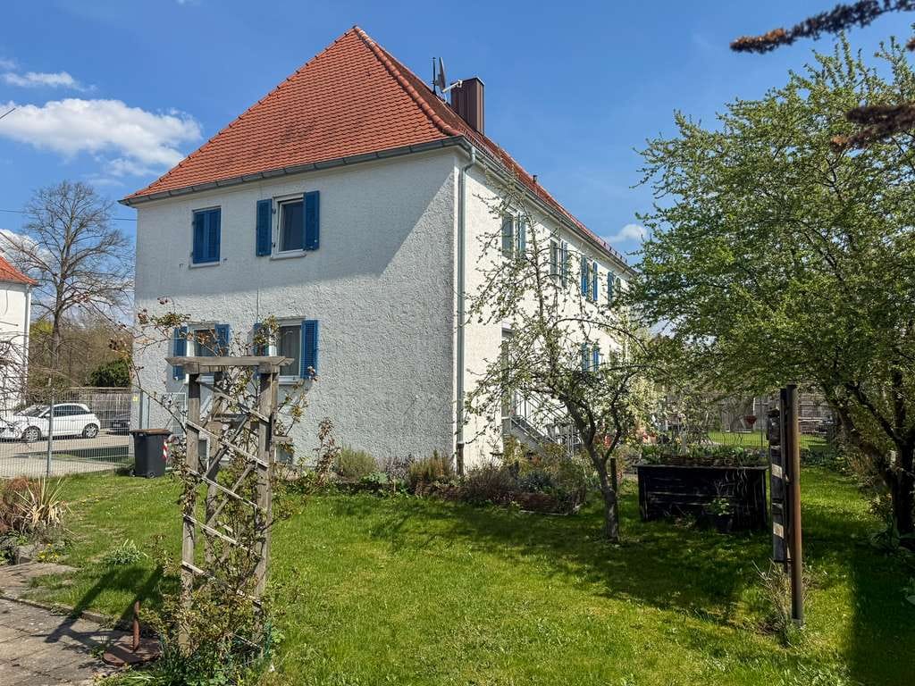 Immobilie in Untermeitingen - Renovierte 2 Zimmer-Hochparterre-Wohnung mit ca. 230 m² großem Garten - Bild 1