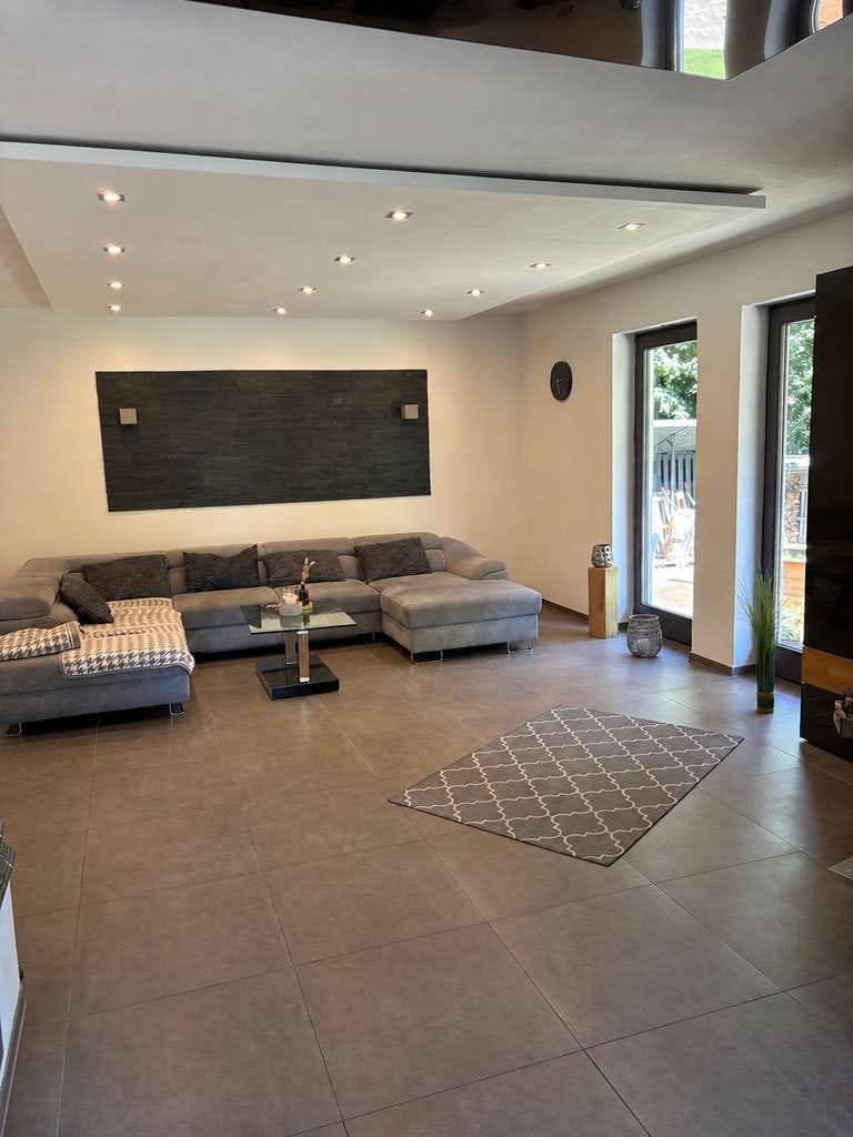 Immobilie in Großenlüder - Freistehendes, massiv gebautes Einfamilienhaus mit großzügigem Garten - Bild 2