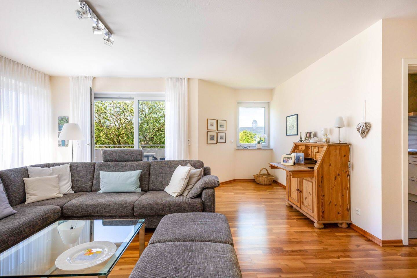 Immobilie in Kenn - Kenn: Attraktive 3 ZKB-Wohnung mit ca. 100 m² WFL, Balkon und Garage in begehrter Lage - Bild 1