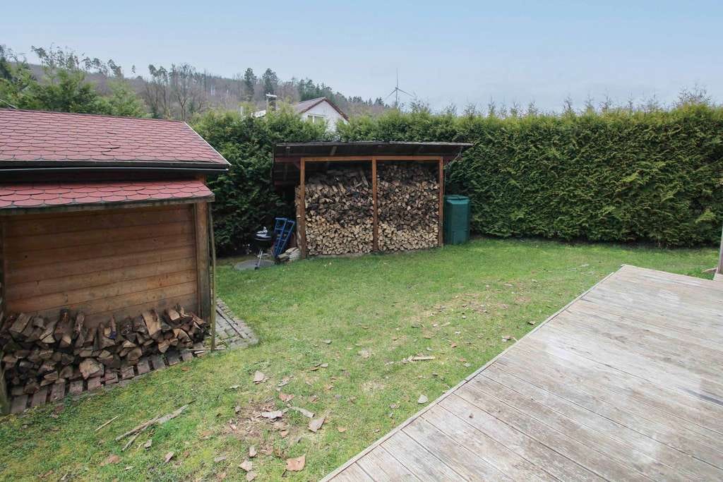 Immobilie in Uhingen - Charmantes Wohnen auf zwei Einheiten – ein Zuhause mit Wintergarten, Kaminofen & zwei Gärten - Bild 3