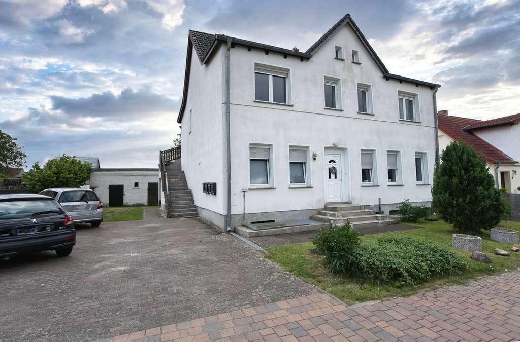 Immobilie in Gartz (Oder) - Renditehaus - Mehrfamilienhaus mit 4 Wohnungen, Nebengelass, Keller, Grundstück, Stellplätze - Bild 0
