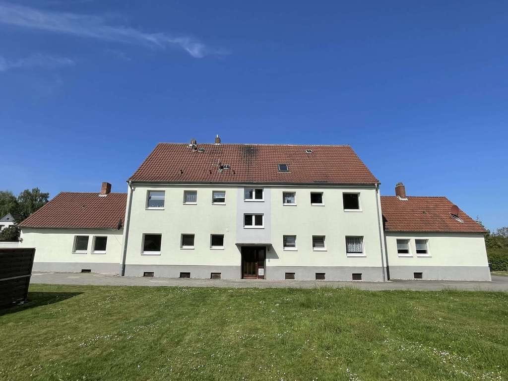 Immobilie in Grasleben - Kapitalanlage! Gepflegtes, voll vermietetes MFH mit Vollwärmeschutz, Garagen und Nähe zur A2 - Bild 0