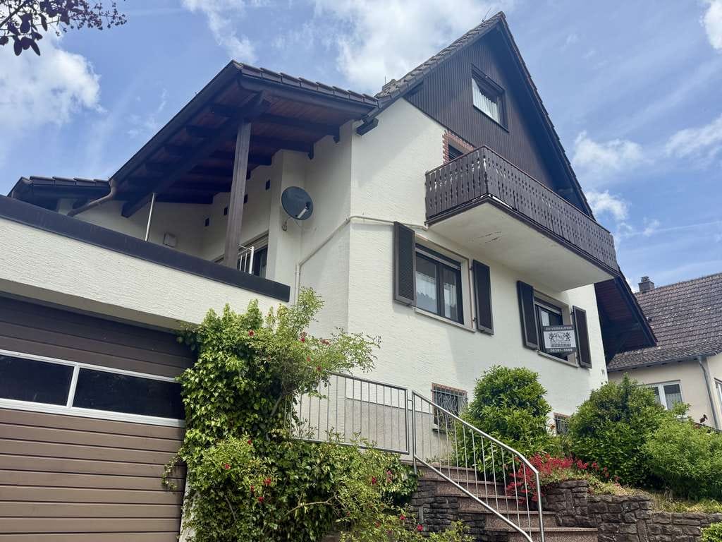 Immobilie in Kusel - 🏡 Wohnglück mit Aussicht - gepflegtes Zuhause mit Wintergarten & großem Grundstück  - Bild 2