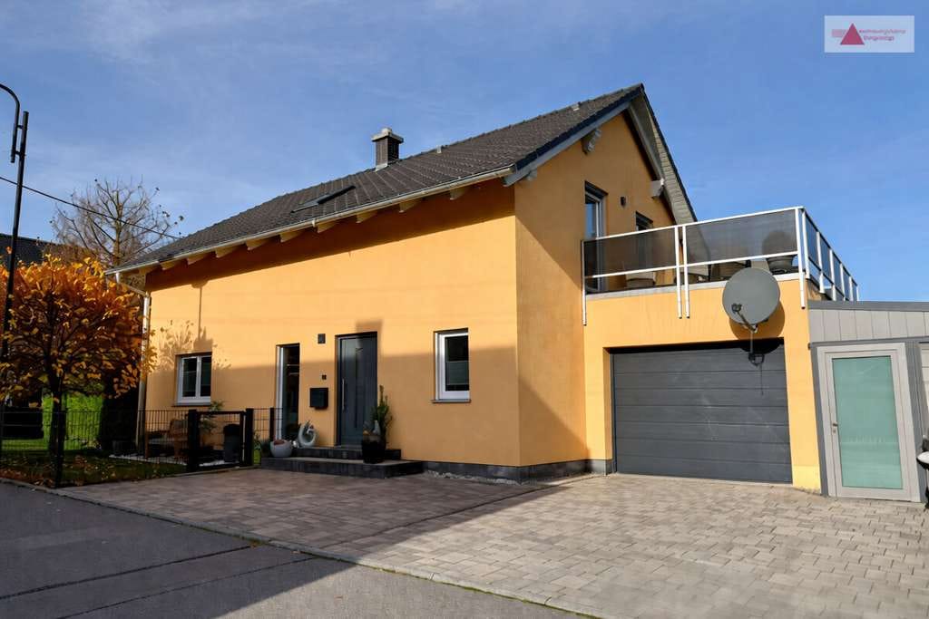 Immobilie in Bärenstein - Einfamilienhaus mit Wintergarten, Terrasse, Garage & Erdwärme in Königswalde bei Annaberg & Chemnitz - Bild 0