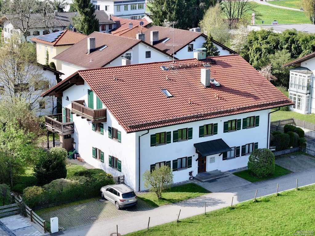 Immobilie in Chiemsee - Ihr Rückzugsort in Prien am Chiemsee – geräumige 2-Zimmer-Wohnung in kleiner Wohnanlage. - Bild 1