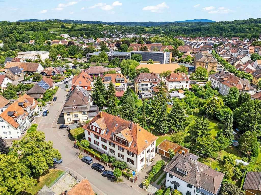 Immobilie in Kenzingen - Charmantes Mehrfamilienhaus mit großem Garten in Kenzingen - Bild 2