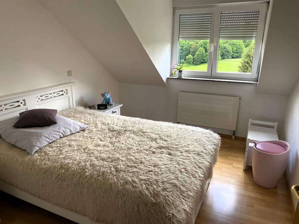 Immobilie in Schmölln - Vermietete DG-Wohnung mit Galerie TG & Aufzug - Bild 1