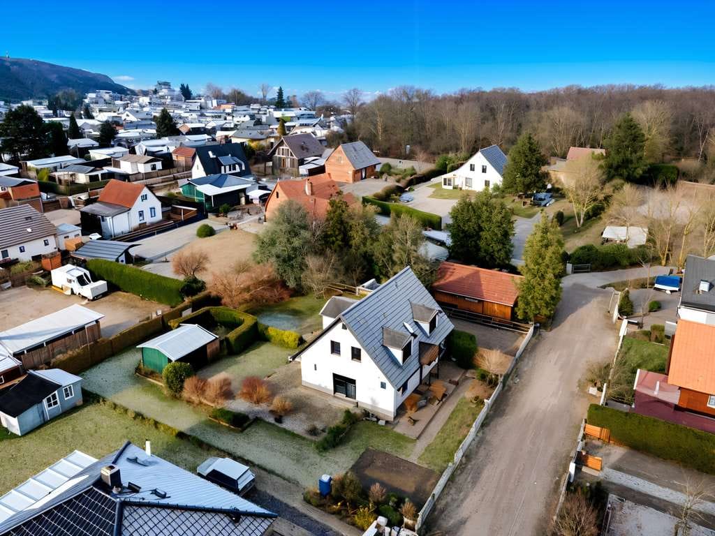 Immobilie in Loissin - Strandnahes Einfamilienhaus mit ELW, ca. 135m² Wfl., 844m² Grundstück mit großer Terrasse und Garten - Bild 2