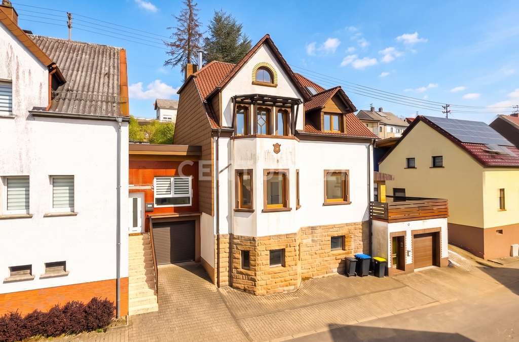 Immobilie in Quierschied - Attraktives Charmantes  1-2 Familienhaus mit 2 großen Terrassen, Garten und Garage in Quierschied - Bild 2