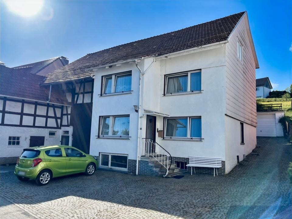 Immobilie in Heringen - Wohnhaus mit Nebengebäude und Garage in Herfa - Bild 0