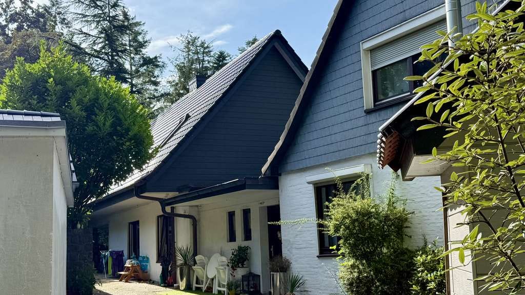 Immobilie in Moorrege - Zwei Häuser am Park – Wohnen & Vermieten gegenüber Schloss Düneck - Bild 0