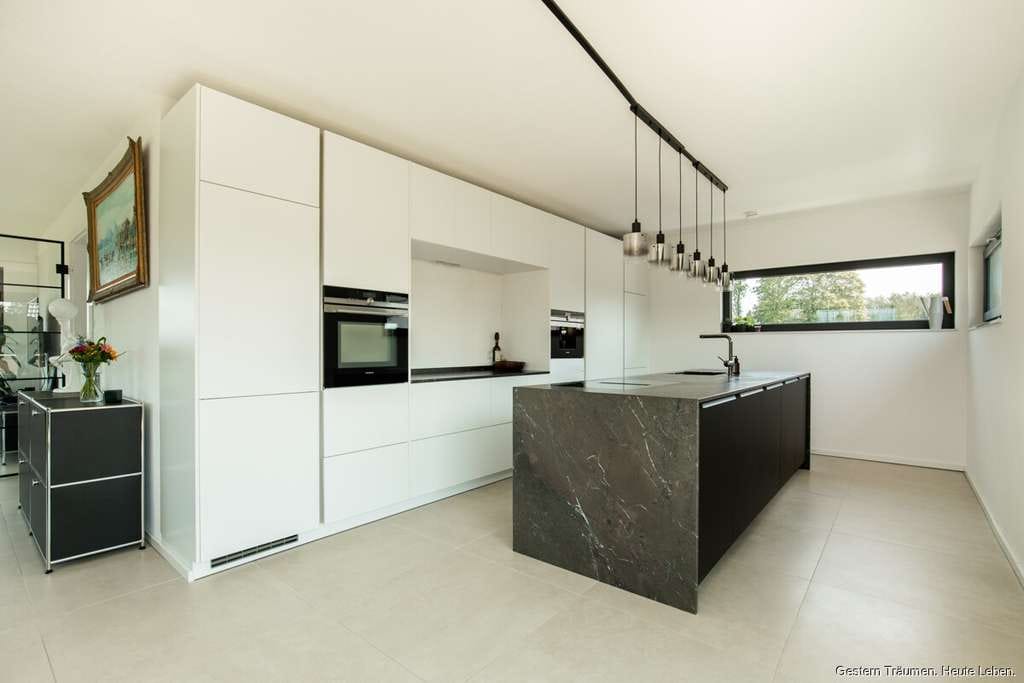 Immobilie in Friedenweiler - Exklusives Wohnerlebnis - Neubau mit Doppelgarage & Garten I in Rötenbach zu verkaufen - Bild 3