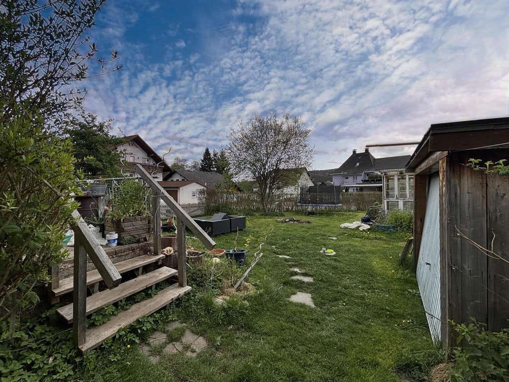 Immobilie in Titisee-Neustadt - Viel Platz zum Leben – Einfamilienhaus auf weitläufigem Grundstück - Bild 2